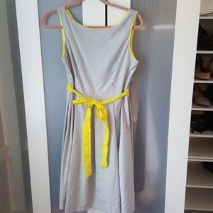 Searsucker Dress w/ yellow detail Sz 6